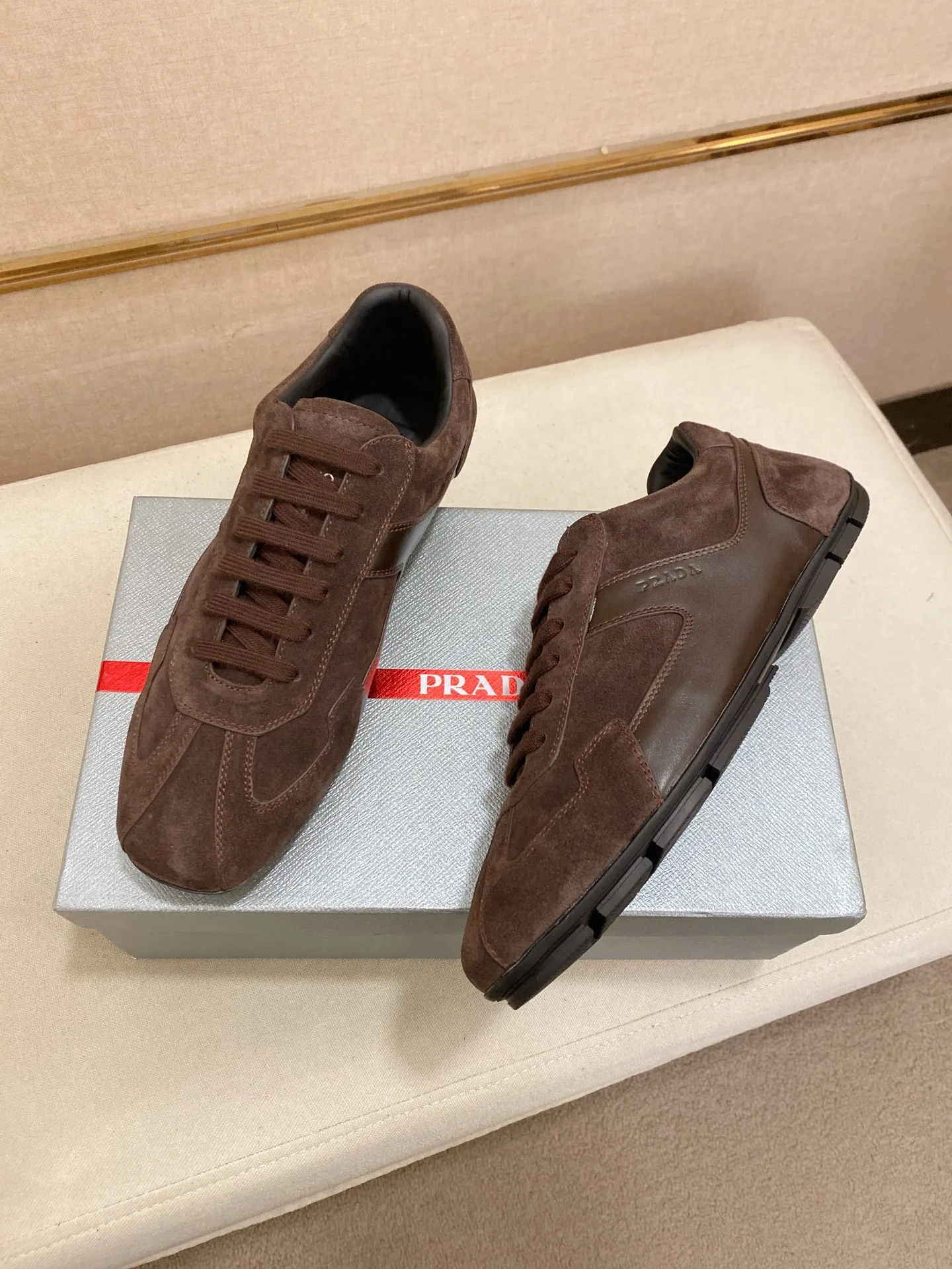 Men's shoes 💰 480💰 ✔️✔️✔️Top high version High-quality new PRADA (Prada) counters are launched at the same time. The new men's shoes and 😘fabrics are purely handmade in Niujing. Lining: Full cowhide lining. 👍🏿High-end☄️Open-molded non-slip rubber outsole, exquisite lines, simple and elegant, comfortable and high-end for leisure travel. Code number: 38-44. Can be customized45